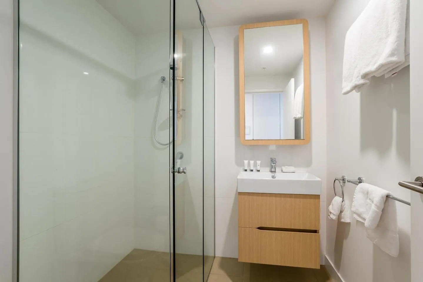 1-Bedroom Apartment With Pool, Sauna, And Parking In South Brisbane 0*,  Avustralya