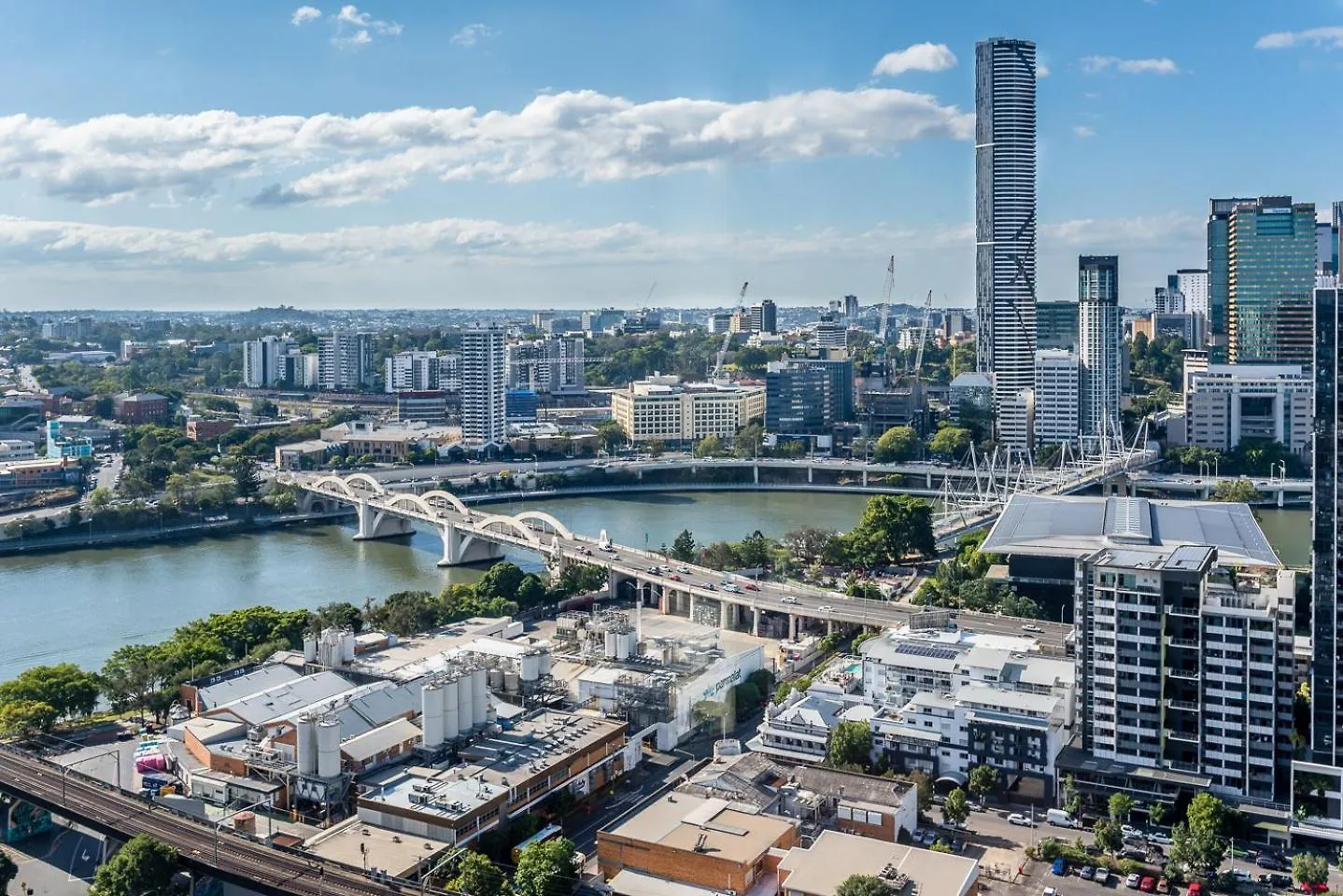 1-Bedroom Apartment With Pool, Sauna, And Parking In South Brisbane 0*,