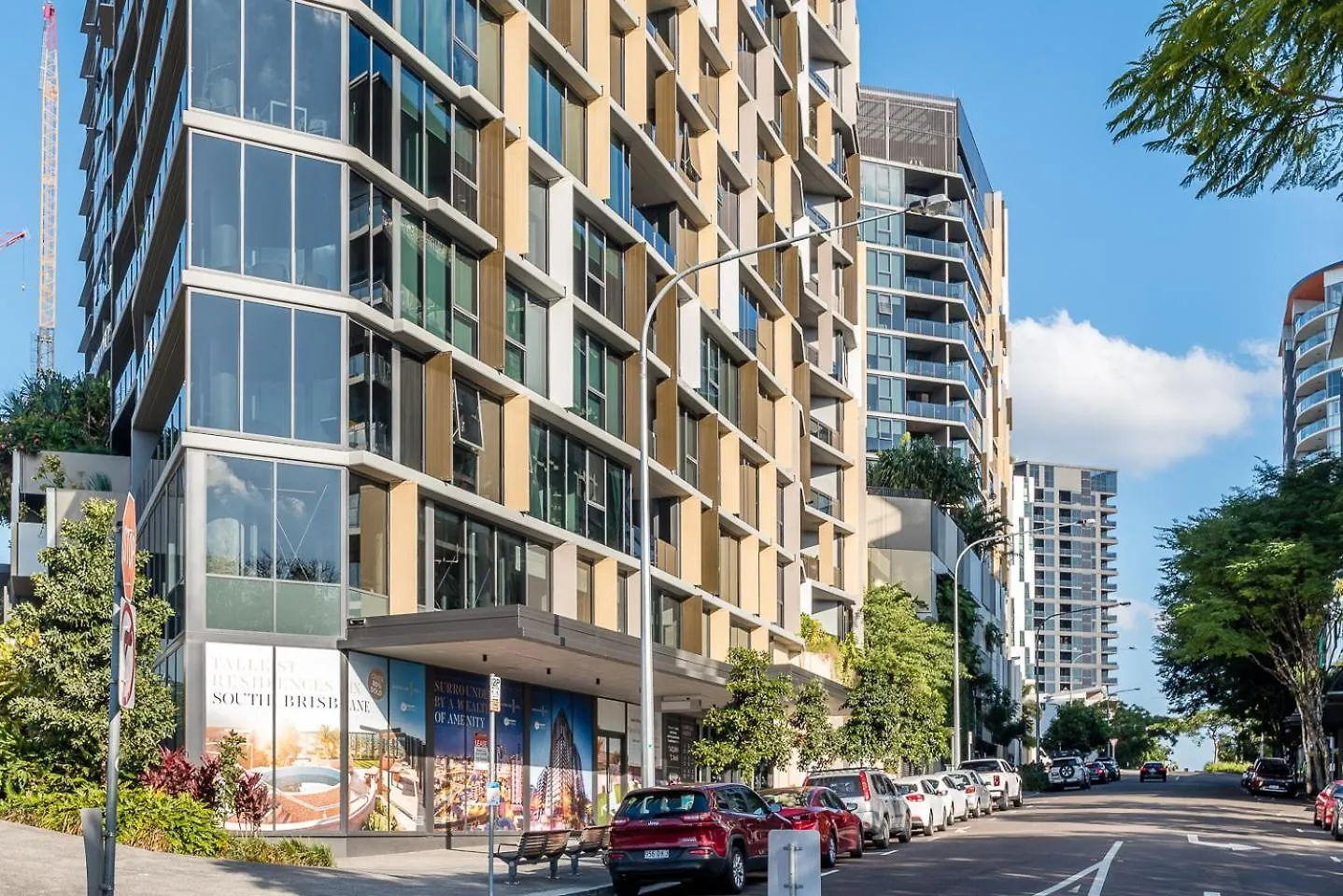 1-Bedroom Apartment With Pool, Sauna, And Parking In South Brisbane
